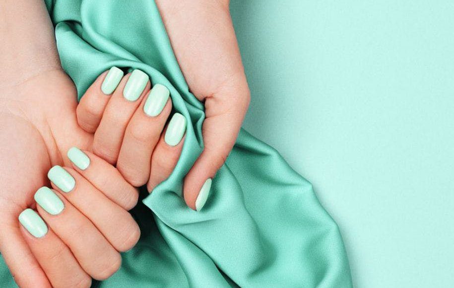 mint green nails 2023