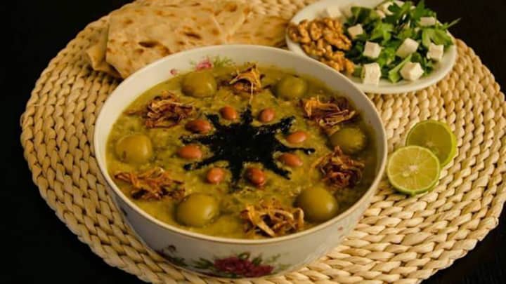 طرز تهیه آش گوجه‌سبز با گوشت و بدون گوشت