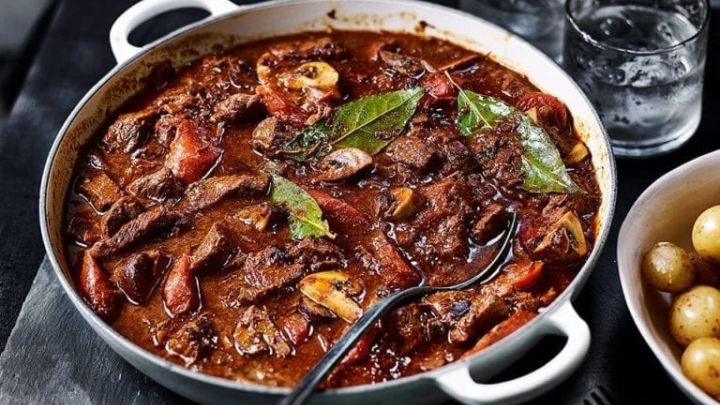 خورش سیب و گیلاس؛ ترشی و شیرینی تابستانی در یک