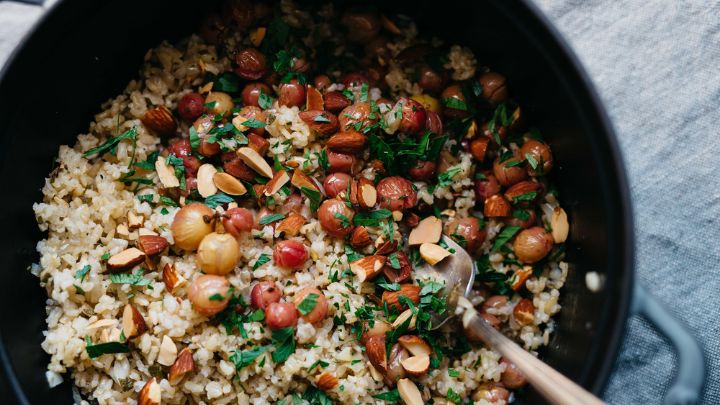 طرز تهیه آنگوار پیلاو ترکیبی دلپذیر از برنج و انگور