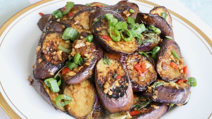 طرز تهیه خورش ریحان با بادمجان ترکیبی بی نظیر از