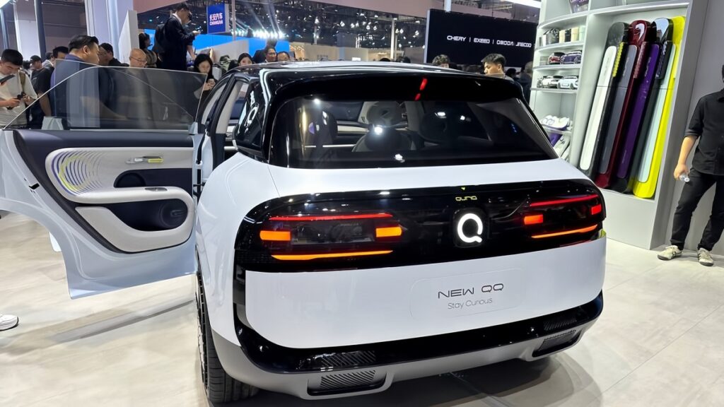 نمایش نسل جدید MVM 110 در نمایشگاه موتور شانگهای 2025 2 کاری QQ Cherry