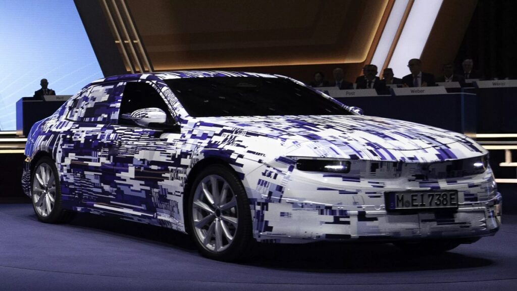 رئیس BMW استراتژی اتمام صنعت خودرو را بن بست می داند 2 BMW