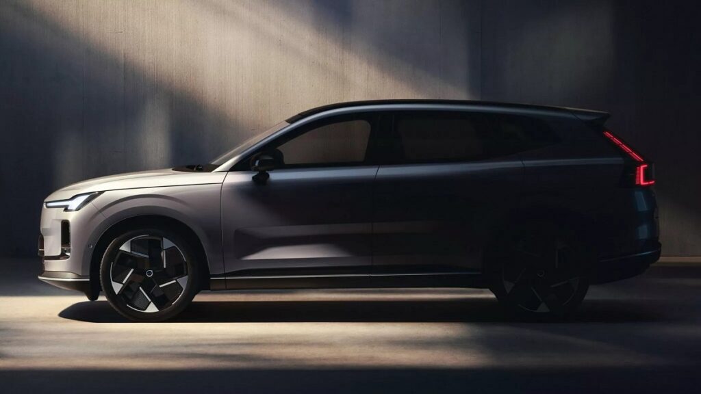 Volvo XC70 ساخته شده در چین ، نامزد جدیدی برای ورود به بازار ایران 2 ولوو