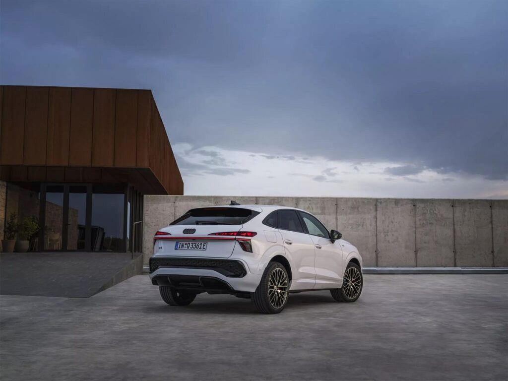 کتاب ورزشی Audi Q3 به طور رسمی رونمایی شد ، شاسی های کوپه کوچک و ورزش 3 Audi Q3 Sportbook