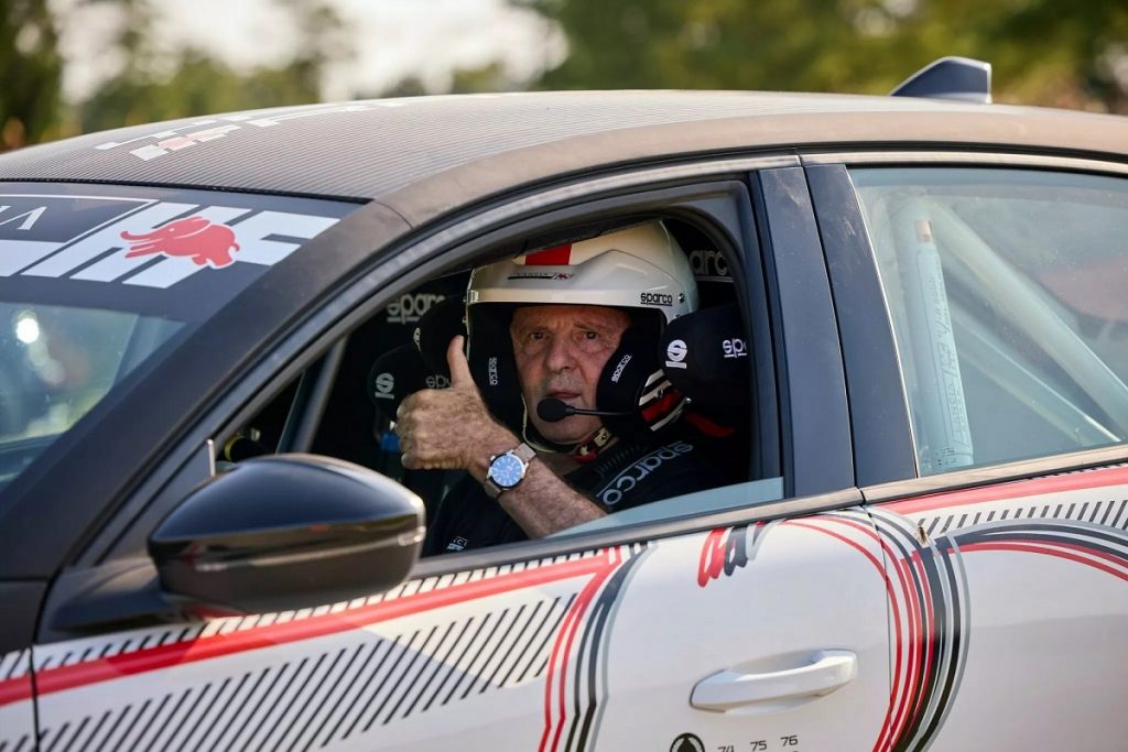 ماشین مسابقه ای