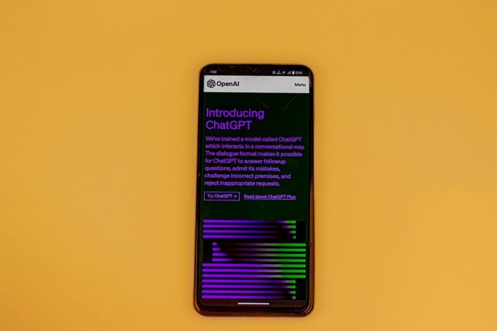 نمایش تبلیغ در پاسخ‌های ChatGPT بررسی می‌شود